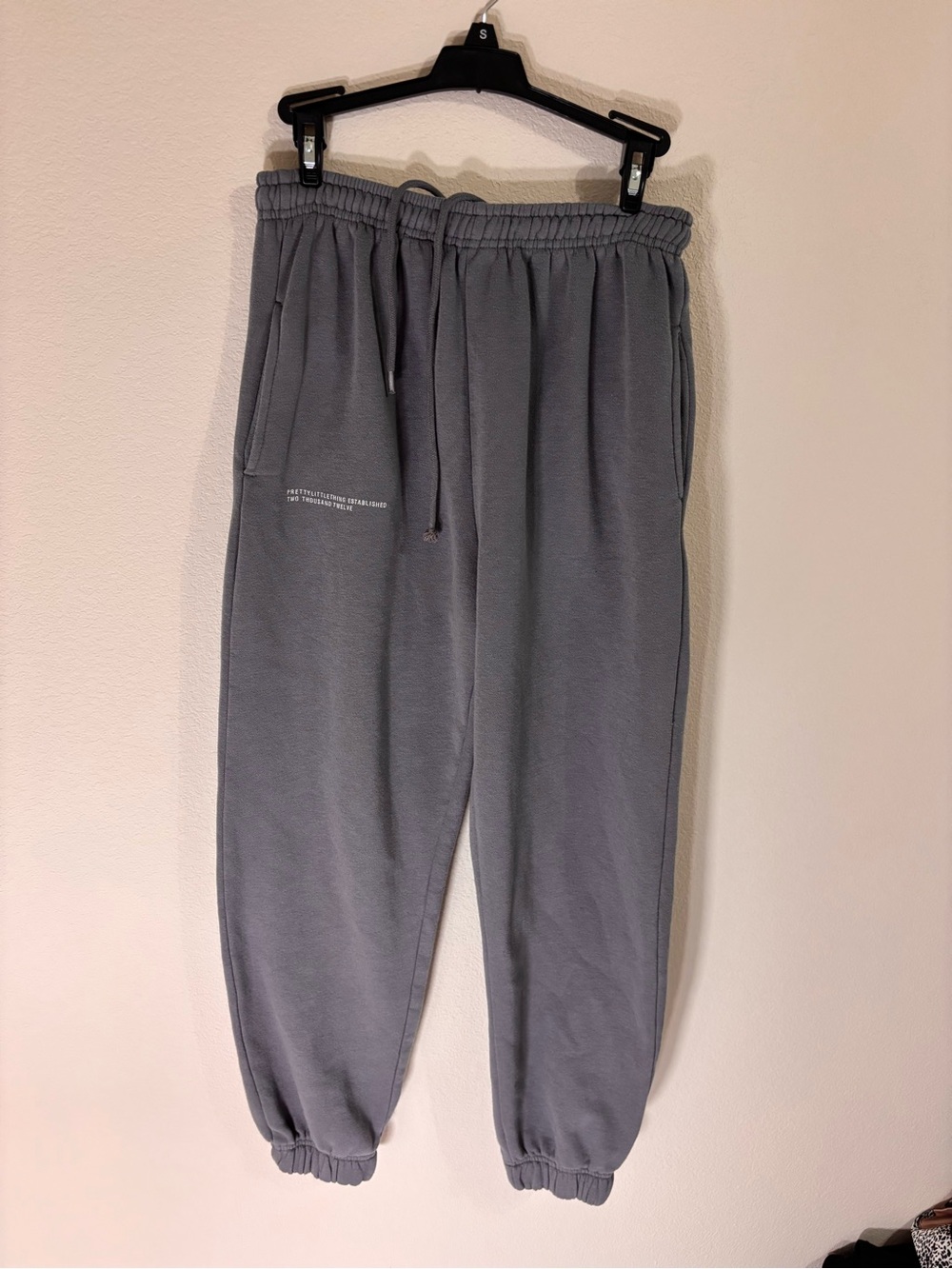 PrettyLittleThing Grey Oversized Cuffed Sweatpants Joggers Small